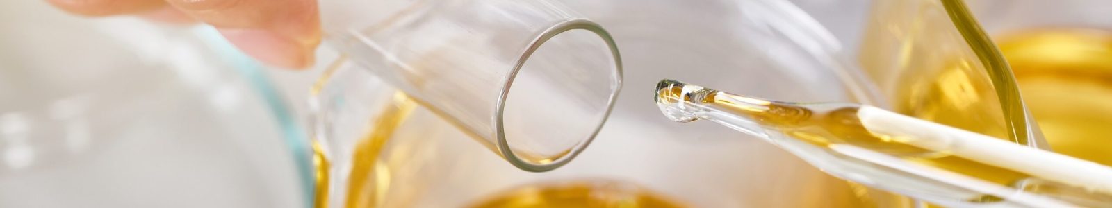 Oil,Dropping,,Chemical,Reagent,Mixing,,Laboratory,And,Science,Experiments,,Formulating